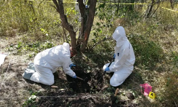 peritos de fiscalia de michoacan en presunta fosa clandestina