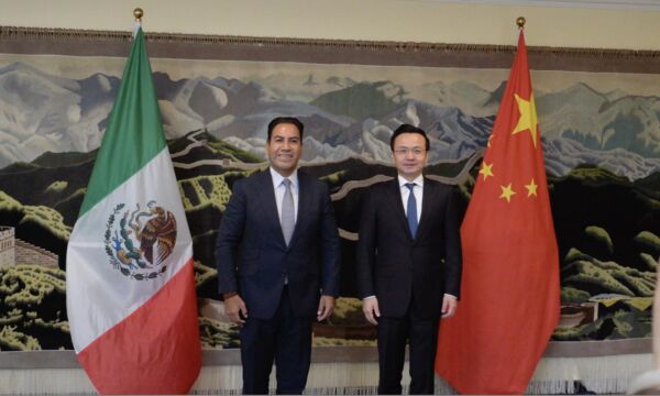 ERA Y ZHANG RUM EMBAJADOR DE MEXICO 1