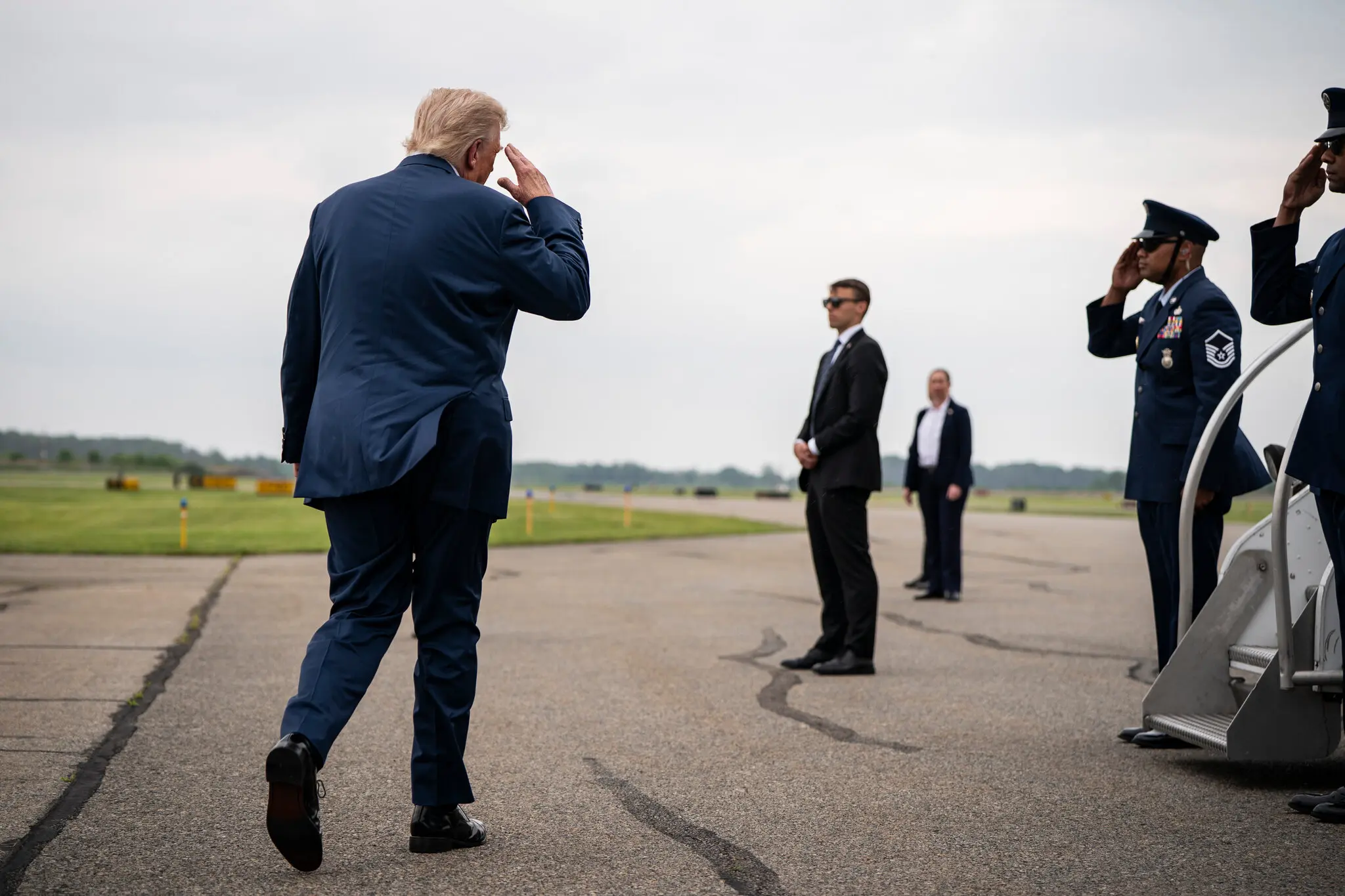 08dc-trump-california-jwfm-superJumbo