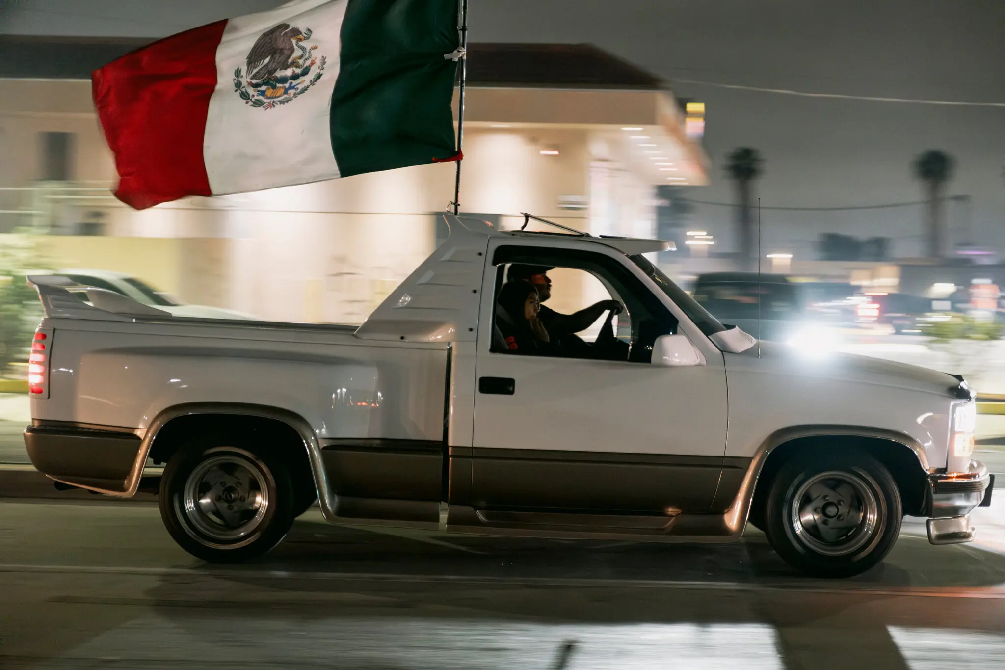 08immigration-protests-flags-01-ptwf-superJumbo