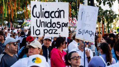 culiacanenses-se-manifiestan-en-el-congreso-de-sinaloa-exigen-renuncia-del-gobernador-104802-1024x576