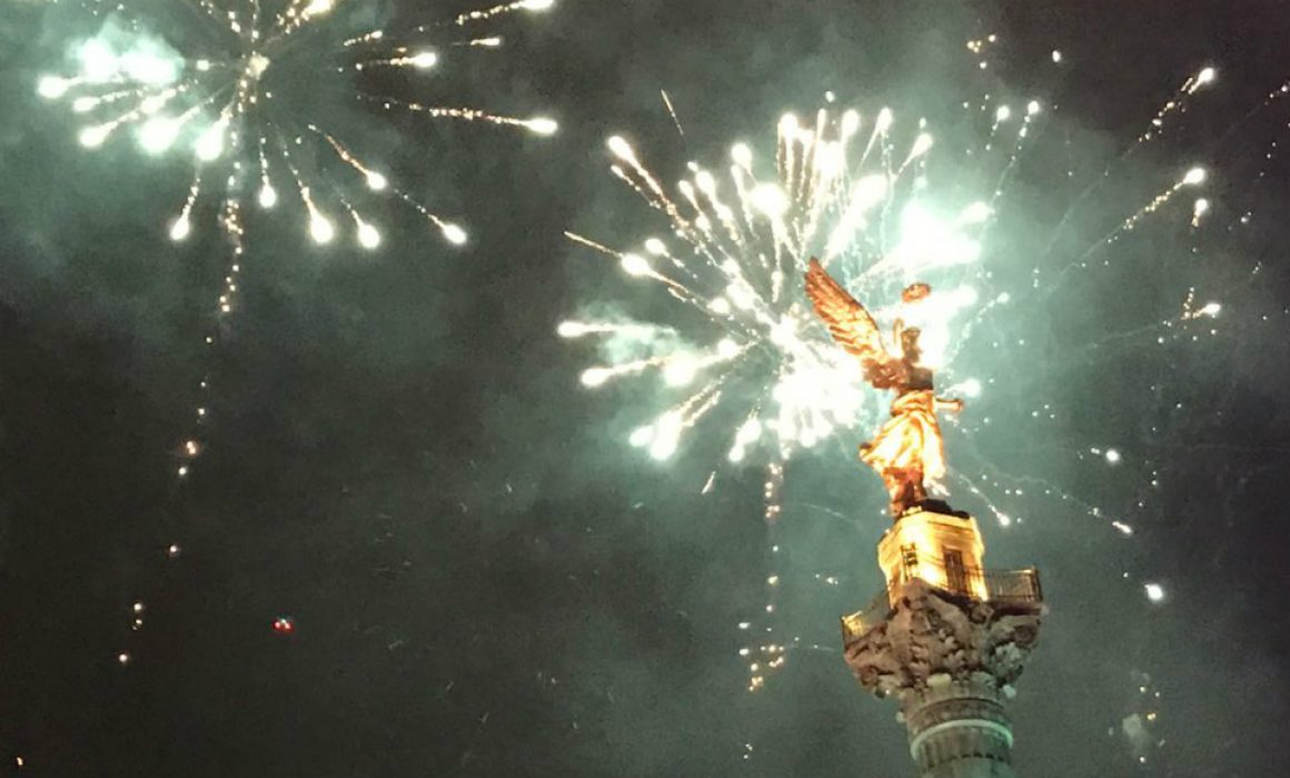 Ano-Nuevo-2018-en-el-Angel-de-la-Independencia-fuegos-artificiales-despedida-2017-fiesta-CDMX-1160×700