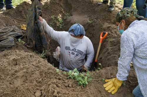 1-15-en-tabasco-encuentran-cinco-cuerpos-en-fosa-clandestina-9427html-fosasjpg-3209html-44818d4b-fba8-423b-9006-42671bc6c73c